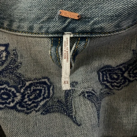 Women's Blue Denim Jacket - Picture 4 of 4